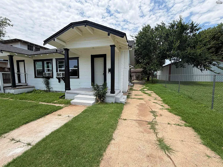 1824 Collins Ave — Photo 6