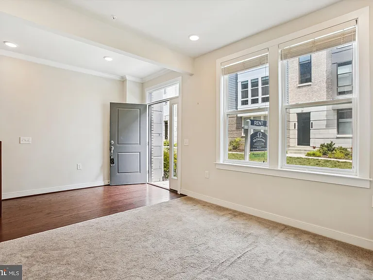 13340 Sherwood Park Ln — Photo 33