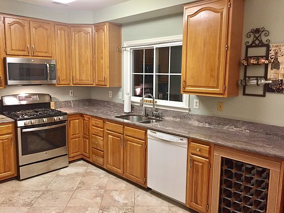 4th image of 7043 Kings Manor Dr