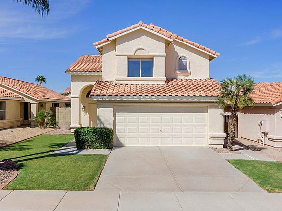 2nd image of 3216 E Poinsettia Dr
