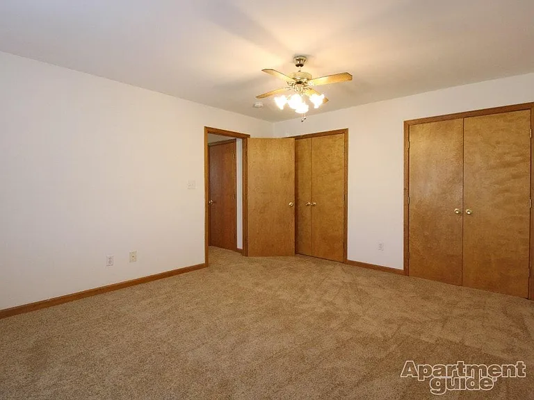 8 Canterbury Ct — Photo 8