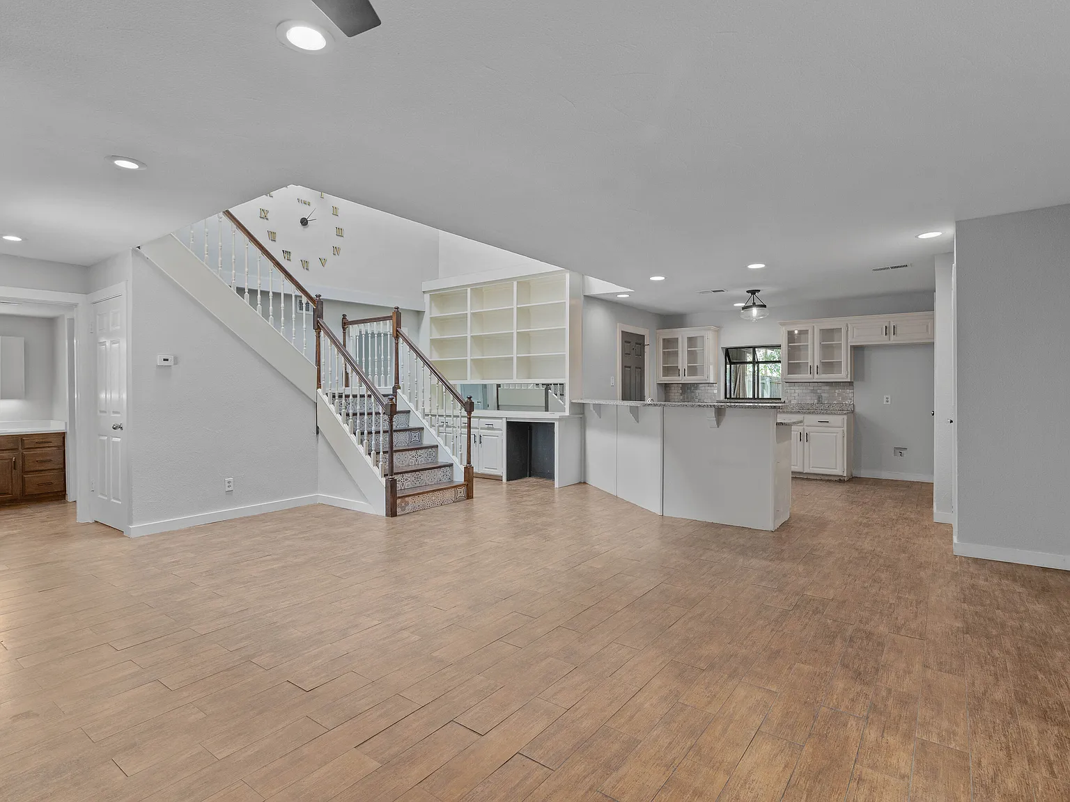 3 bed, 1989 sqft, $2,150 — Photo 2