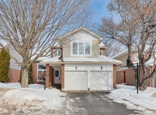 8 Saddlebrook St, Ottawa, ON K2G5N6