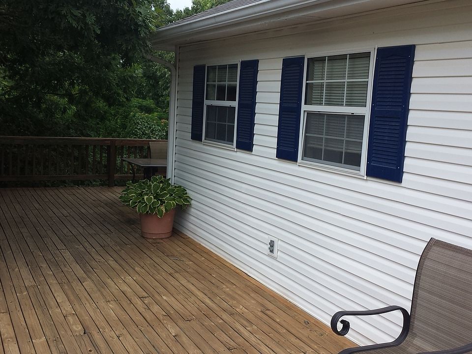 2nd image of 5880 Cowan Loop