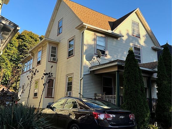 2nd image of 48 Warwick Ave