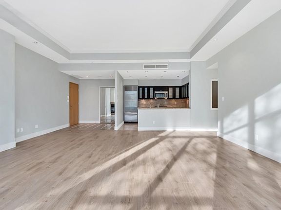 4th image of 499 Broughton St #301
