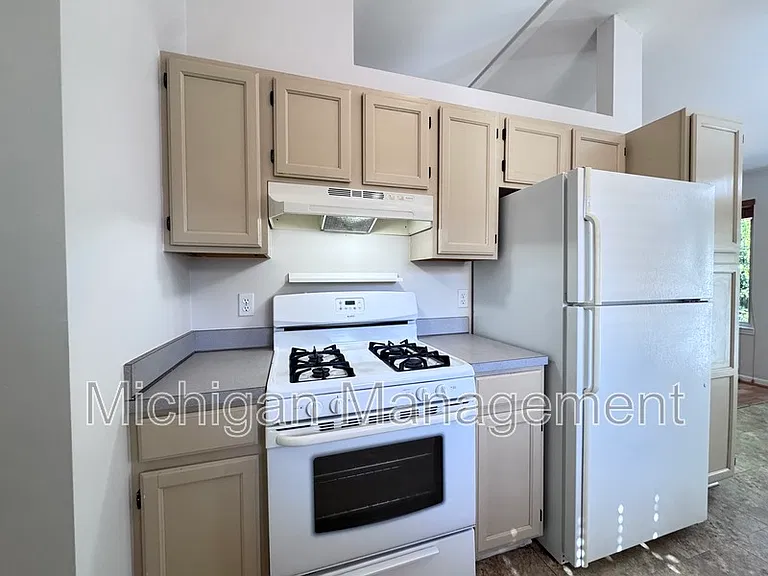 173 Algansee Dr — Photo 45