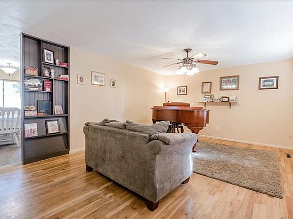5th image of 360 Shelley Ave