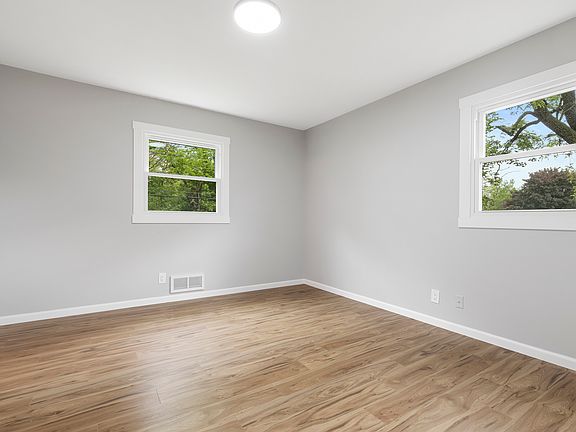 5th image of 2203 Edgebrook Dr