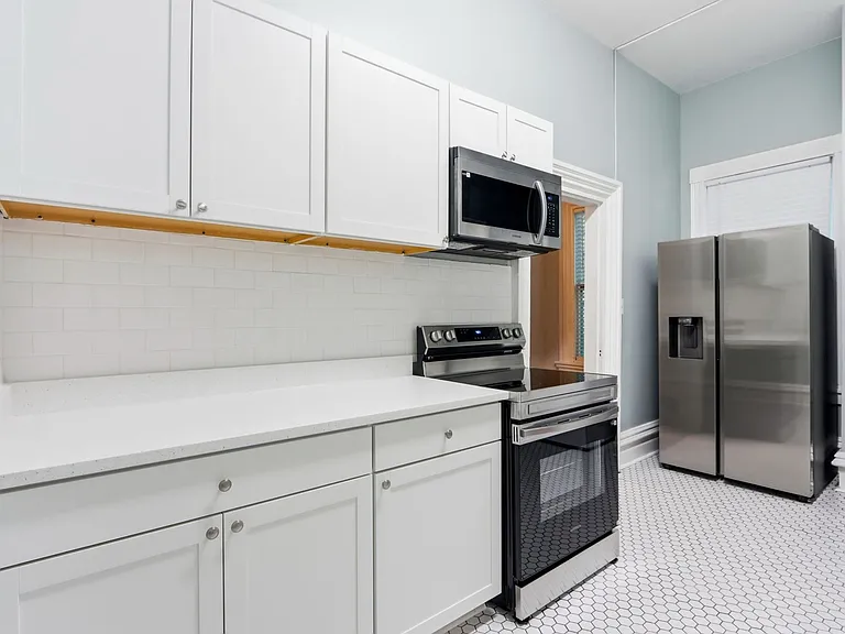 216 E Henry St #A — Photo 22