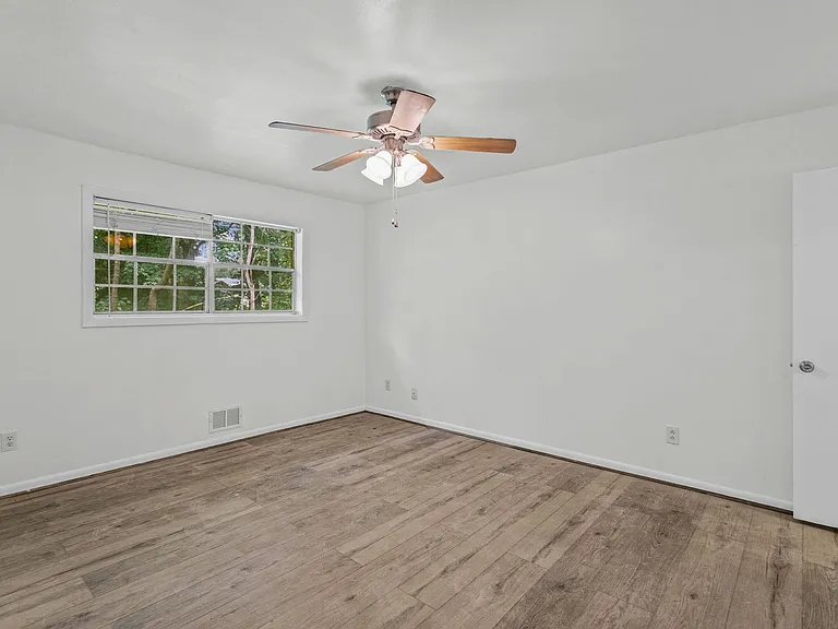 6096 Hillpine Dr — Photo 21