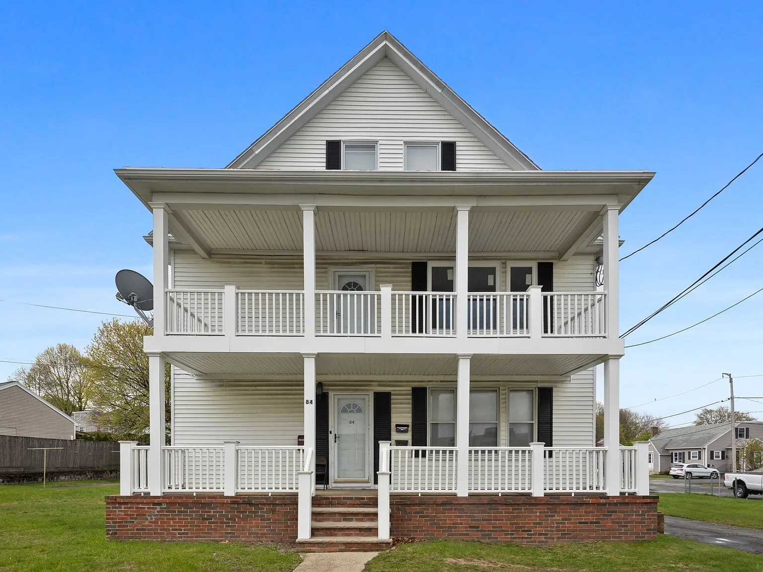 2 bed, 1.0 bath, 1500 sqft, $2,500 — Photo 2