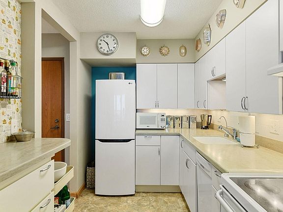 5th image of 1425 28th St W #619