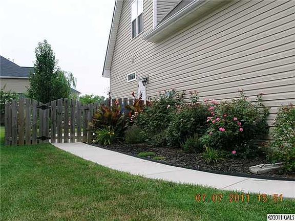 4th image of 1340 Rolling Hills Ct