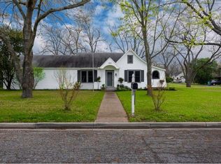 1302 Thompson St, Taylor, TX 76574