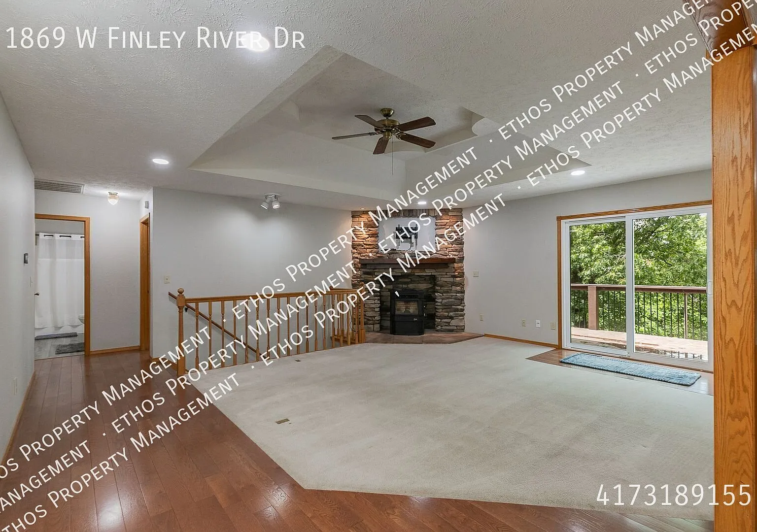 Available now! 3bed/3 bathroom home with a detached Shop/garage located in Nixa!! — Photo 4