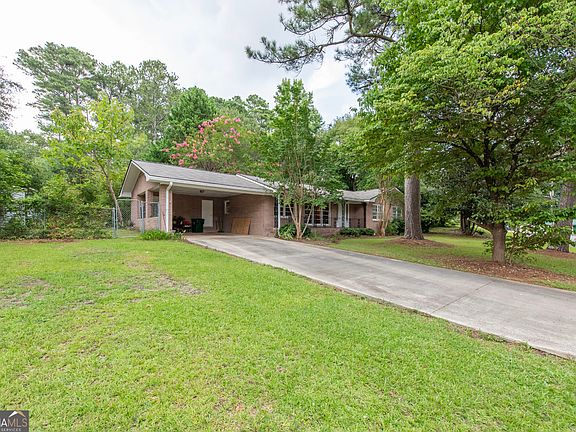 2nd image of 211 Bennett Cir
