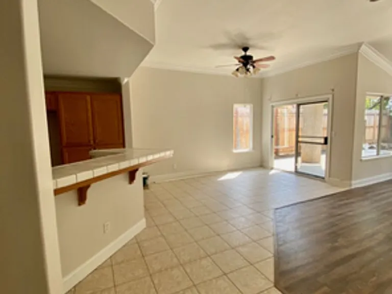 1679 E La Quinta Dr — Photo 7