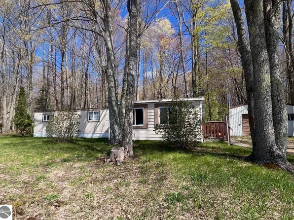 380 Thomas Rd SW, South Boardman, MI 49680