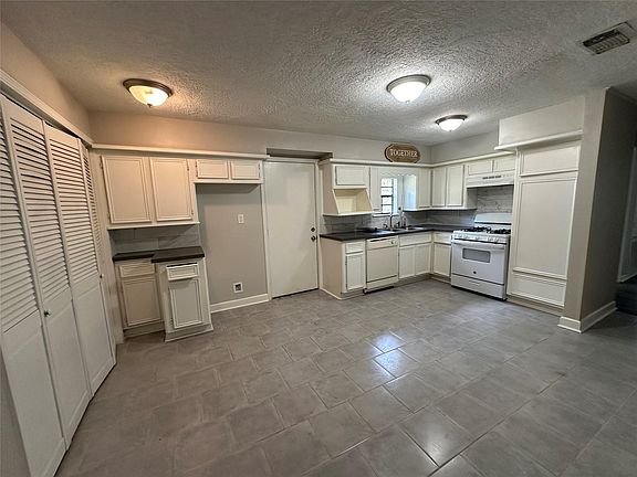 5th image of 9505 Everglade Dr