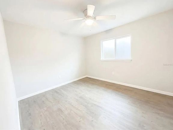 3rd image of 808 Wedgewood Dr #1