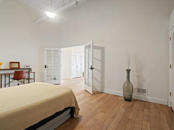 300 Communipaw Avenue image 20 of 36