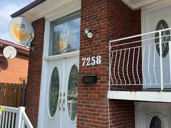 7242 Sills Rd, Mississauga, ON L4T 2K1