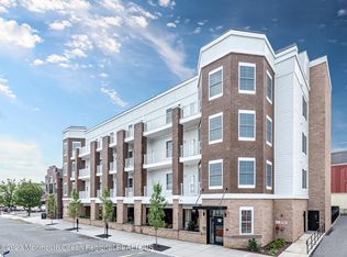 24 Mechanic St #208, Red Bank, NJ 07701