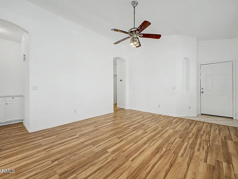 635 W Colt Rd — Photo 3