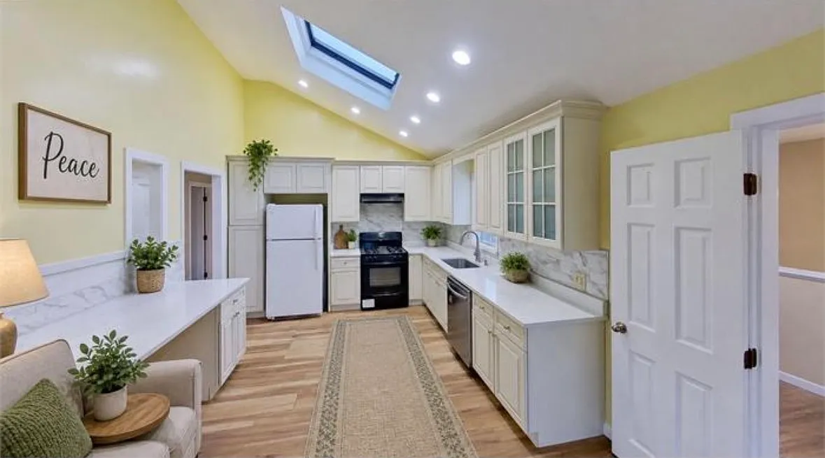 3 bed, 1200 sqft, $3,000 — Photo 2