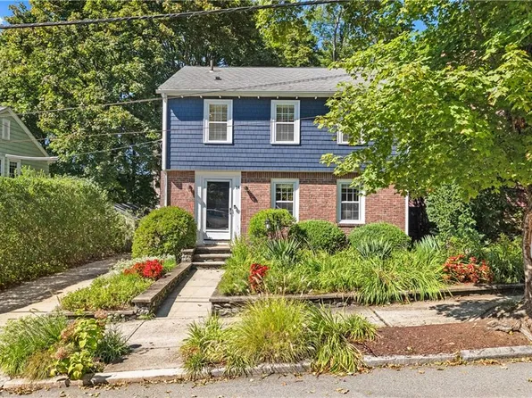 14 Creston Way, Providence, RI 02906
