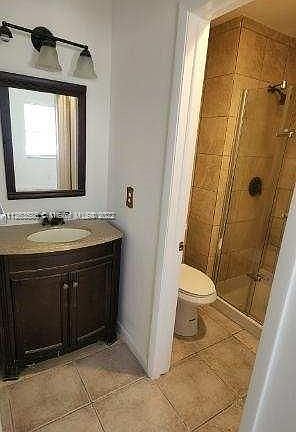 5th image of 2937 N Cambridge Ln