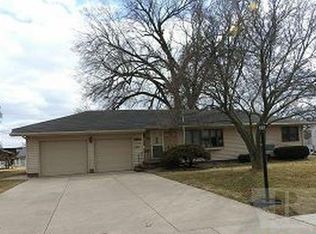 102 W Meadow Ln, Marshalltown, IA 50158
