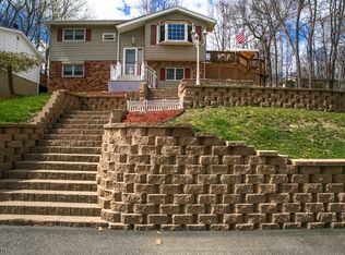 110 Metro Trl, Hopatcong, NJ 07843