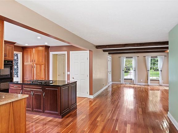 4th image of 2465 Olde Farm Ln