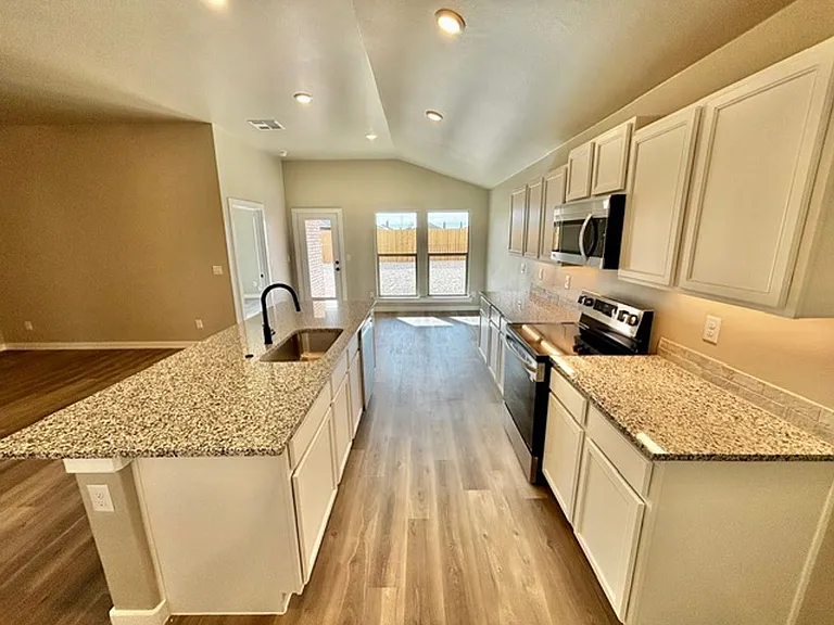 2612 Tiffin Ave — Photo 6