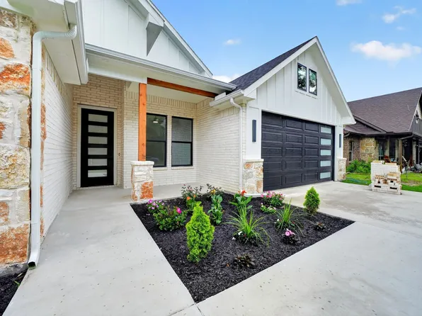 120 Springwood Rd, Mabank, TX 75156