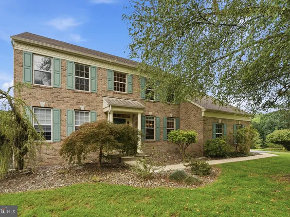 1222 Indian Trail Dr, Downingtown, PA 19335