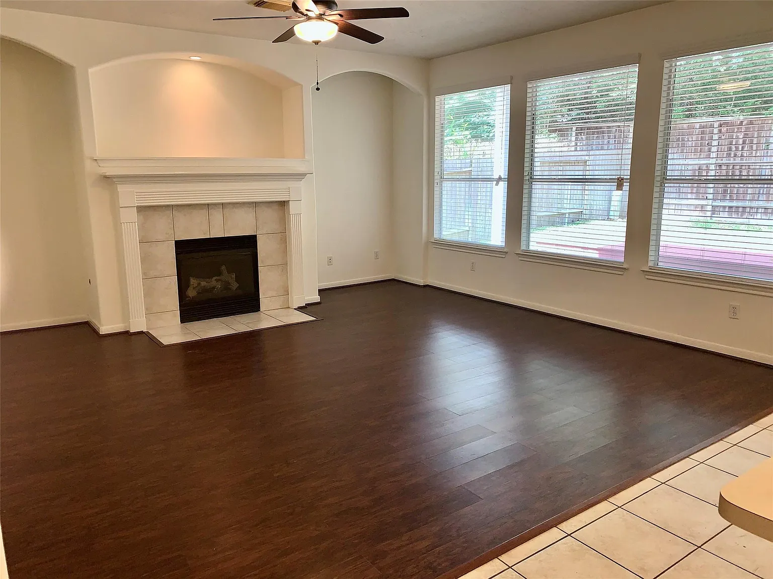 3 bed, 2.5 bath, 2028 sqft, $2,300 — Photo 3