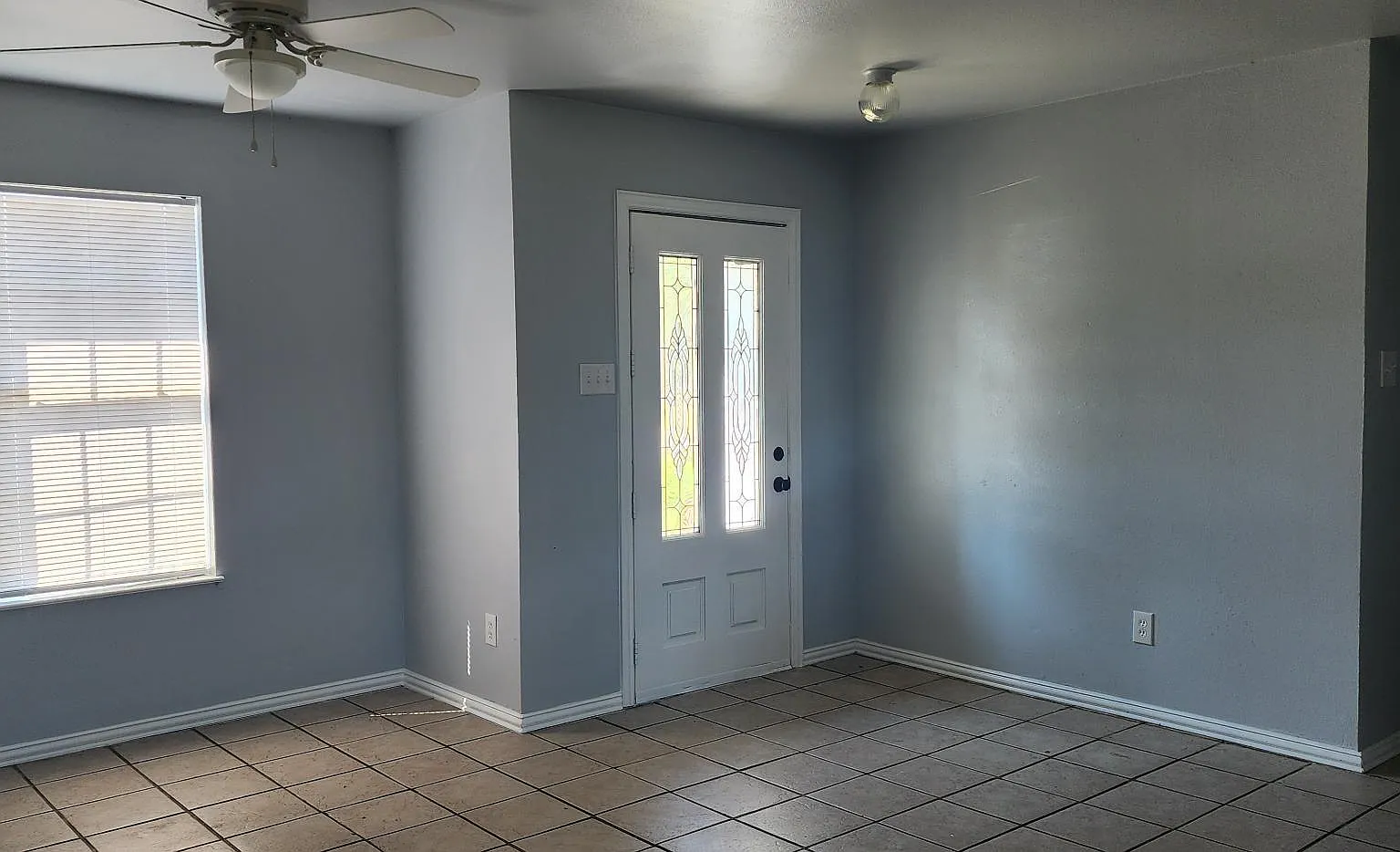 3 bed, 1226 sqft, $1,676 — Photo 2