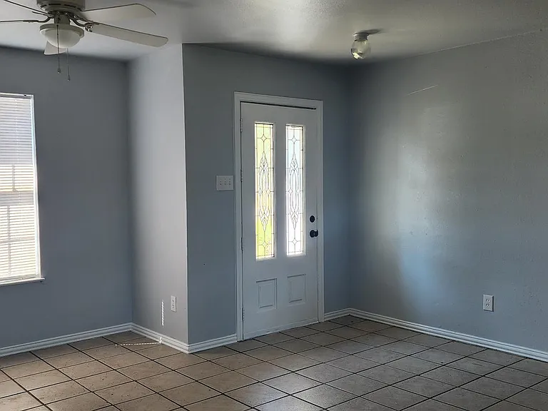 214 Sue Ln — Photo 2