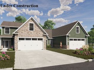 5904 Hawks Nest Cir NW, Canton, OH 44708