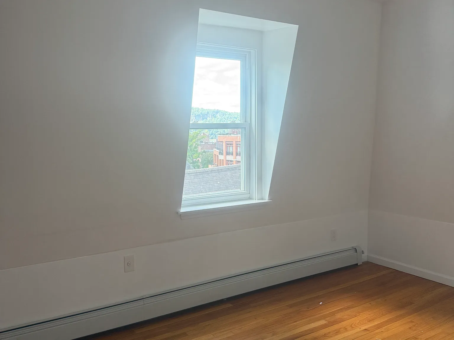1 bed, 700 sqft, $2,400 — Photo 3