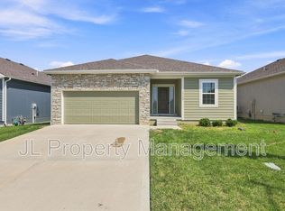 15348 Jessica St, Parkville, MO 64152