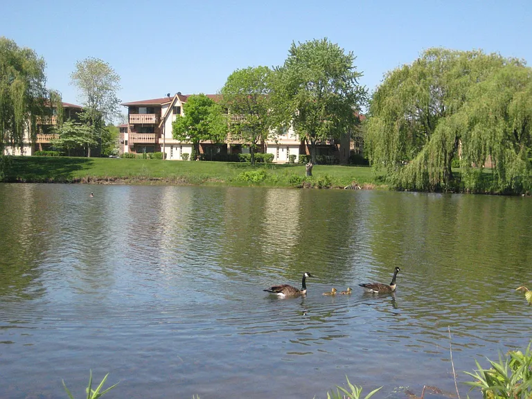 2 Parkside Ct #2 — Photo 1
