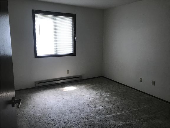 2nd image of 911 E Lincoln Ave APT 9