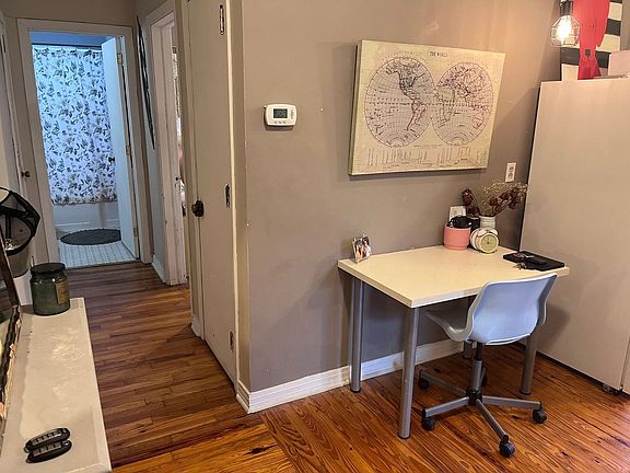 5th image of 418 N Meridian St #2