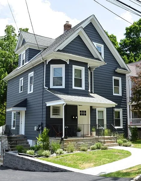 14 Center Ave #B