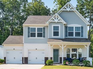 1107 Dewhurst Cir, Charlotte, NC 28214