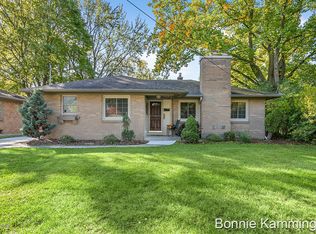 1814 Crescent Dr NE, Grand Rapids, MI 49503